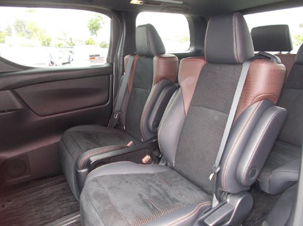 ラグジュアリーなミニバン