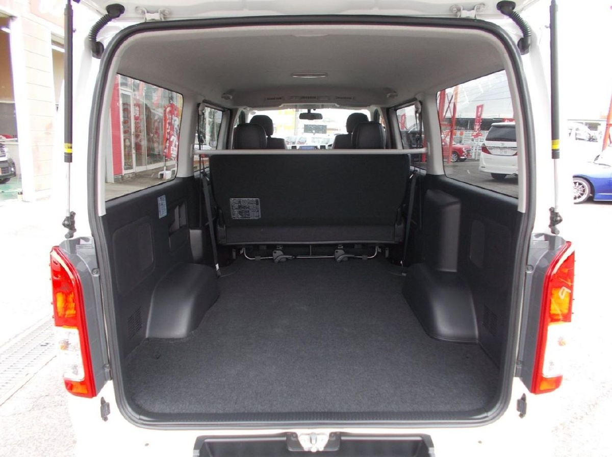 レジアスエースバン