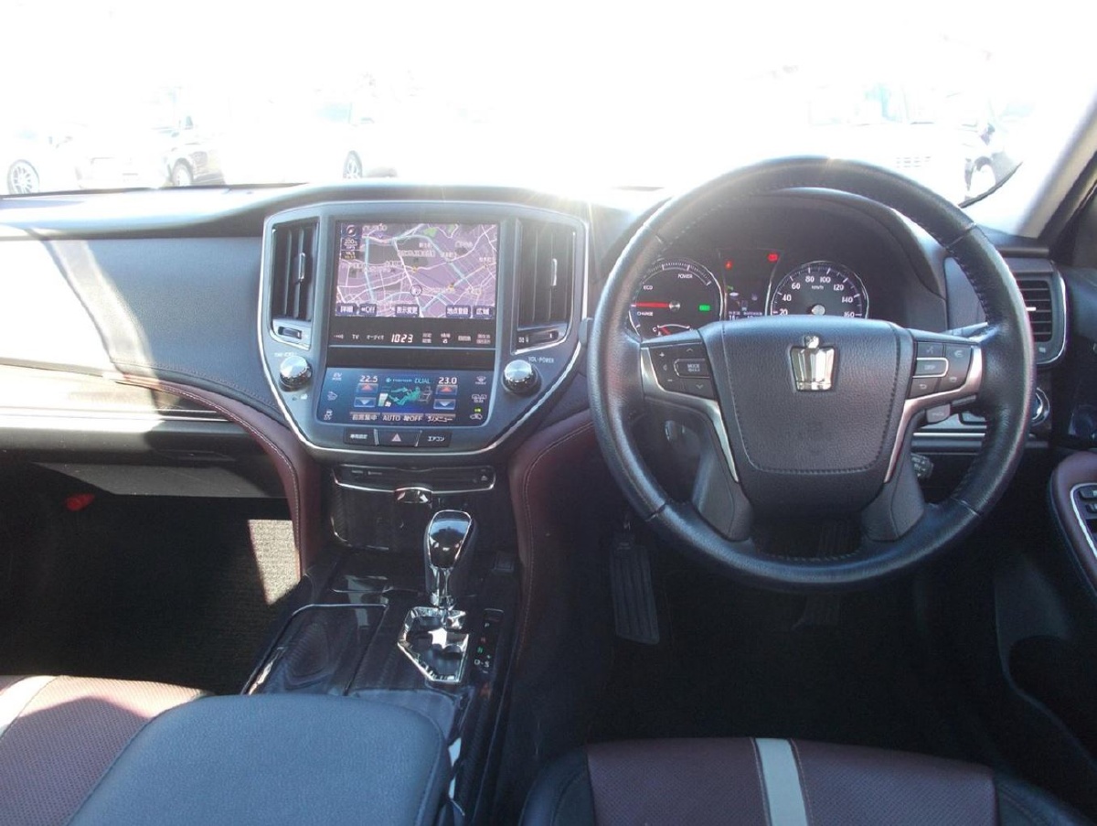 クラウンハイブリッド