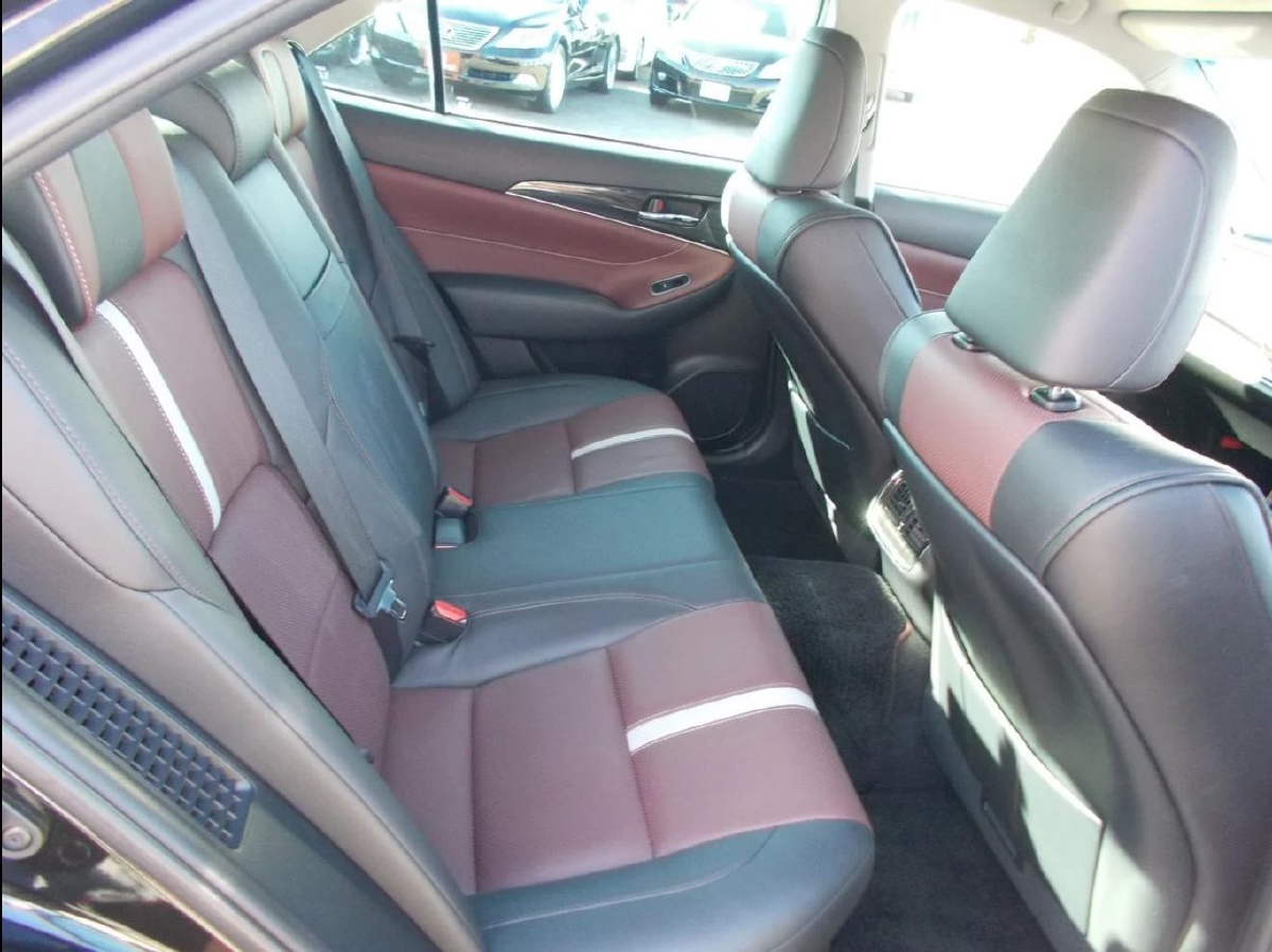 クラウンハイブリッド